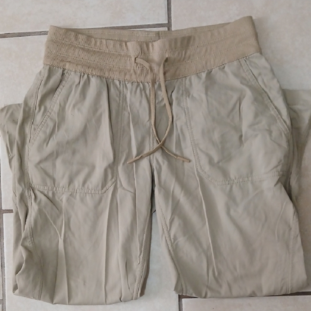 THE NORTH FACE Women's Size M Tan Active Performance Cropped Jogger Pants